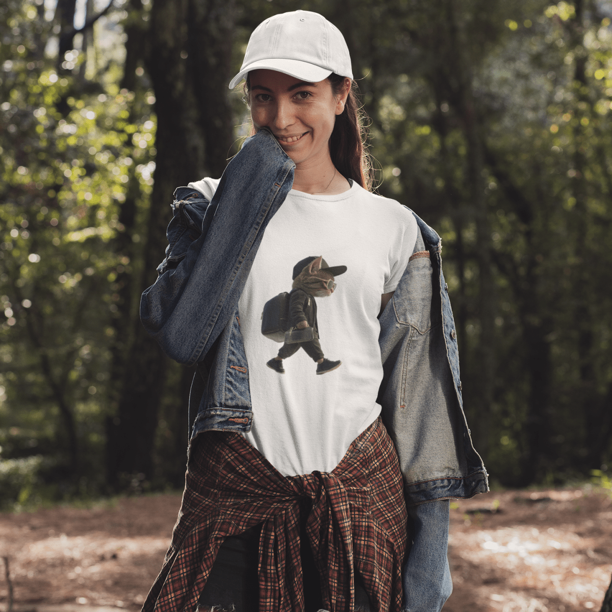 Cat in black T-shirt - ROMAG Store